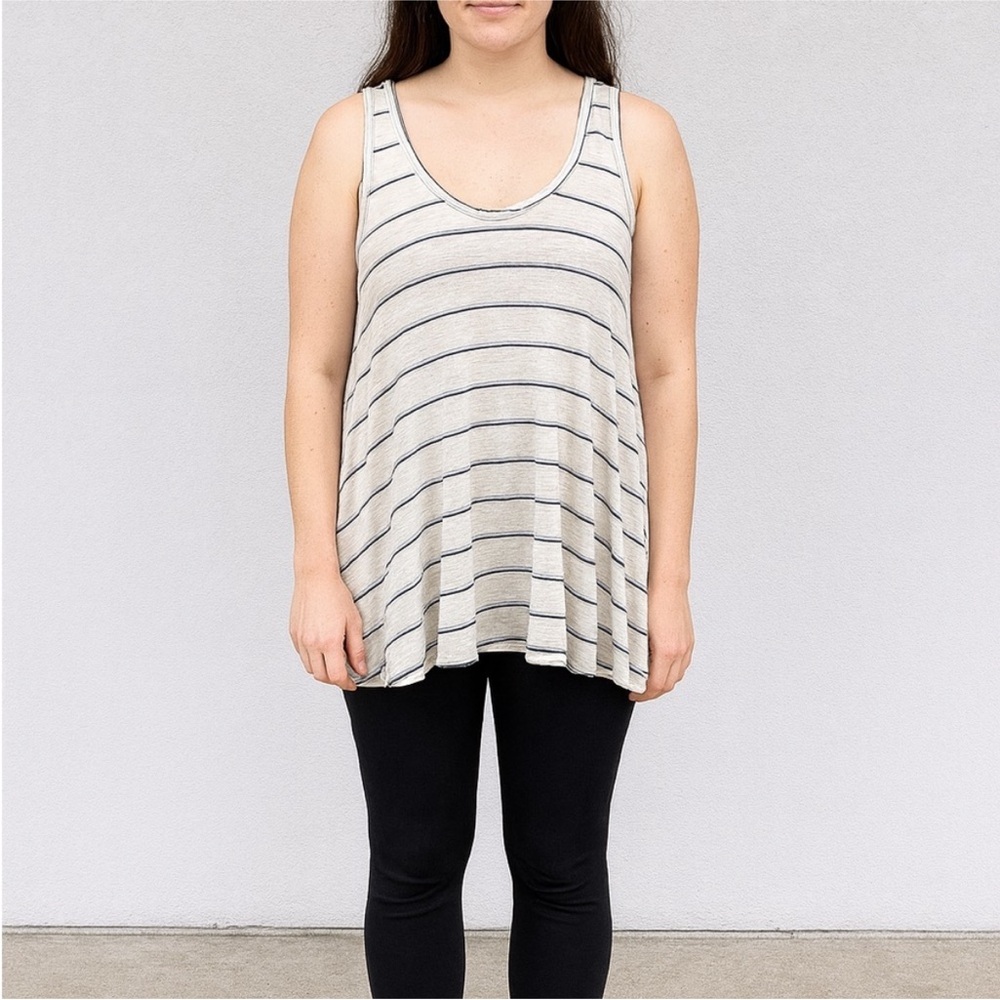 💜Urban Outfitters Size Medium White and Blue Flowy Striped Tank Top